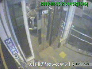 wheelchair-guy-vs-elevator